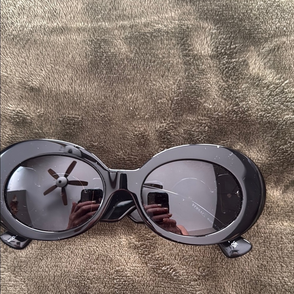 Versace Glossy Black Sunglasses - Picture 5 of 5